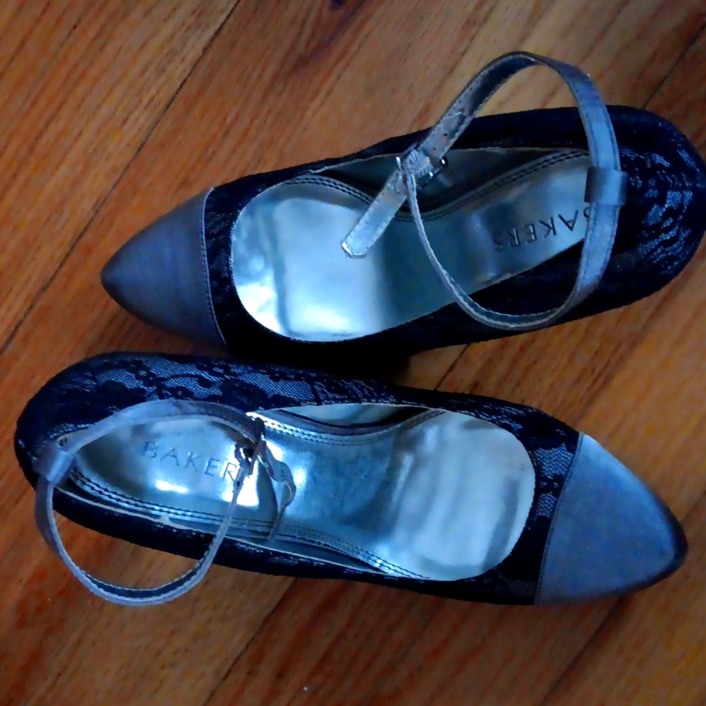 Bakers women's size 8 lace satin heels